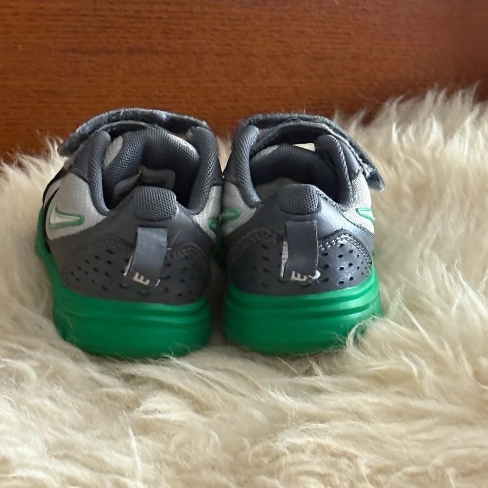 Nike Kids Fusion ST 2 Hook and Loop Hard Sole Sneakers